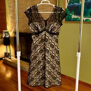 White House Black Market 2000s Lace Cocktail Dress Nude Lining Black Size 0